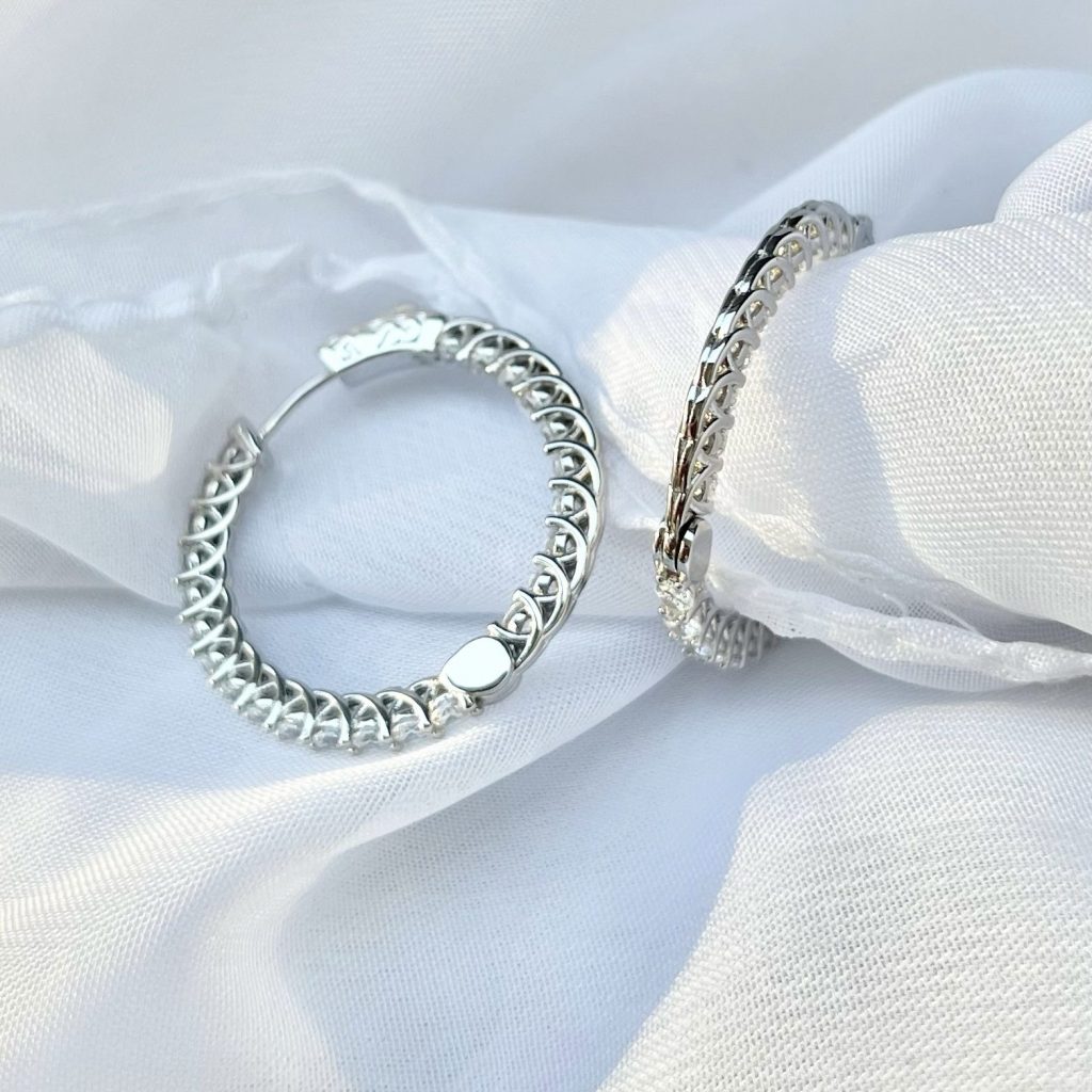 עגילי חישוק, קלולס תכשיטים