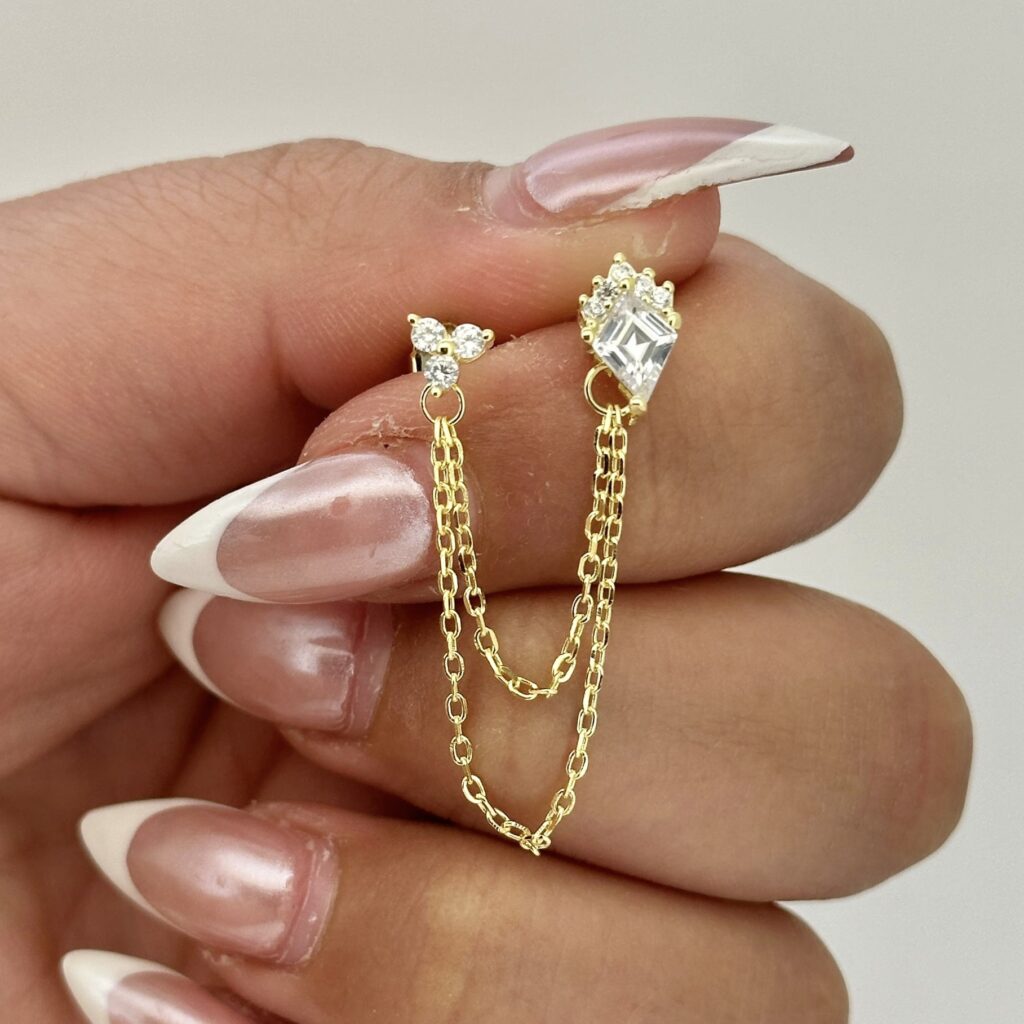 תכשיטים לאישה, עגילים, שרשראות לאישה